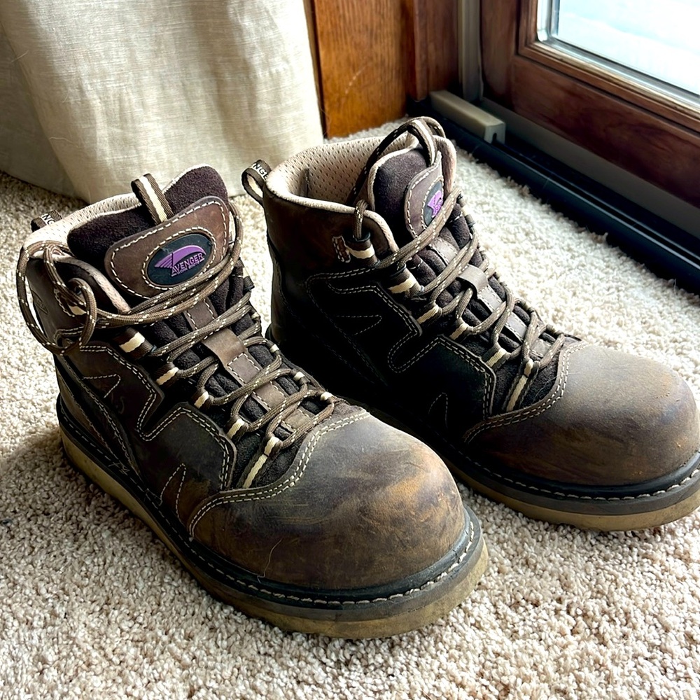 Avenger Slightly Used Women’s Steel Toe Work Boots
